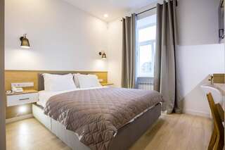 Апартаменты Partner Guest House Baseina Киев Номер Делюкс с кроватью размера «queen-size»-3