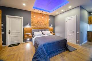 Апартаменты Partner Guest House Baseina Киев Апартаменты-студио «Лофт» на 1 этаже с душем, Бассейная улица, 23-1
